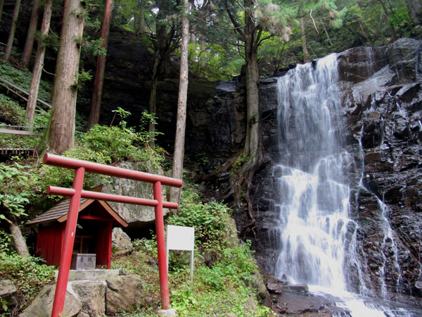 jp_waterfall.jpg